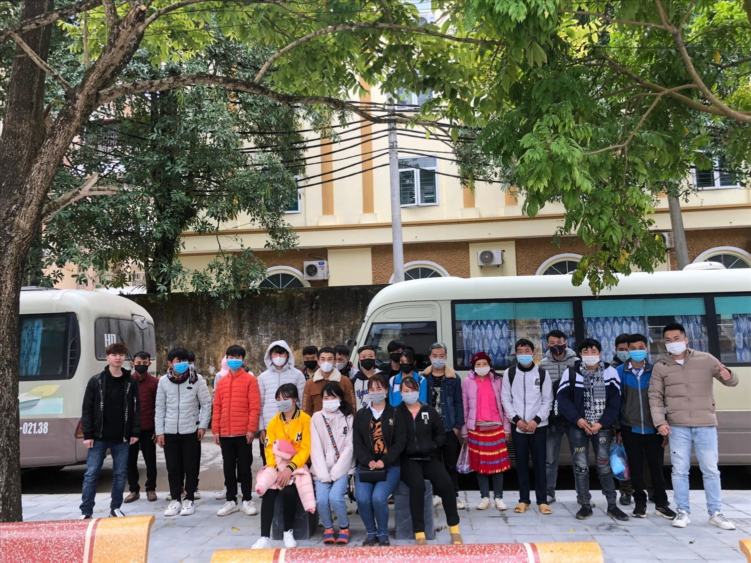 Người lao động tại xã Lũng Cú (huyện Đồng Văn, tỉnh Hà Giang) đi làm việc tại Bắc Ninh trong đầu năm 2022 Người lao động tại xã Lũng Cú (huyện Đồng Văn, tỉnh Hà Giang) đi làm việc tại Bắc Ninh trong đầu năm 2022
