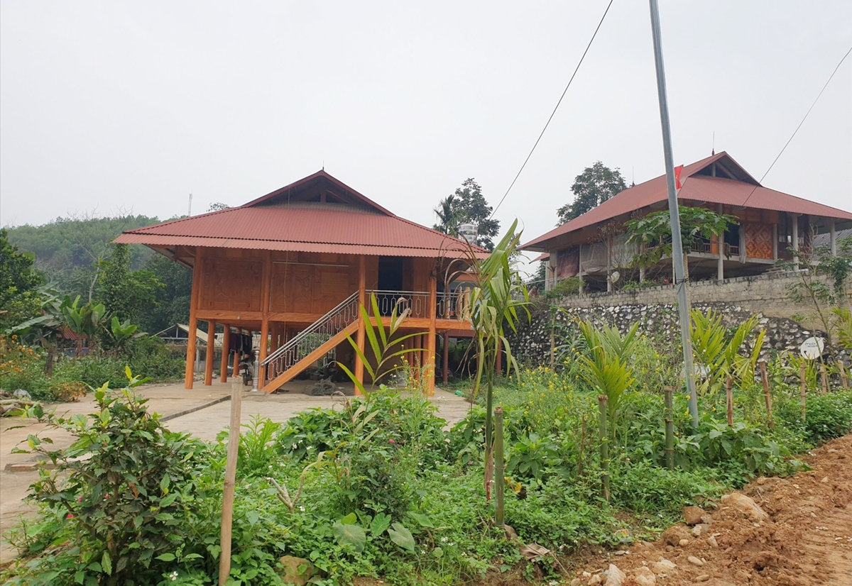 Những ngôi nhà mới khang trang của người dân đã và đang xuất hiện ngày càng nhiều ở Phan Thanh và Tân Lập, cho thấy sự đổi thay ở nơi đây