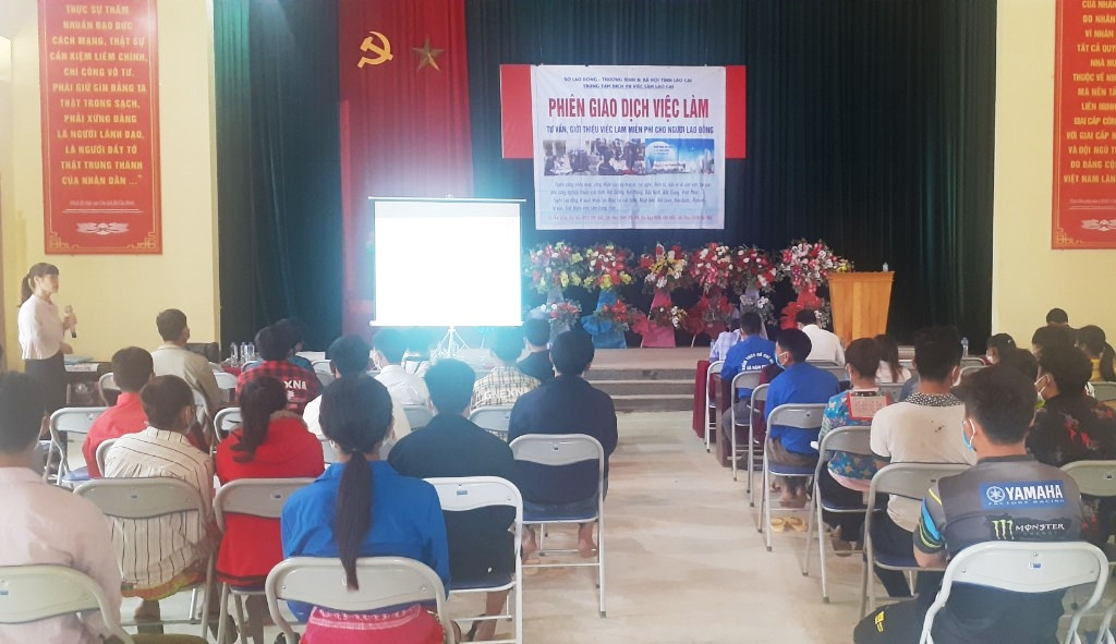Trung tâm Dịch vụ việc làm tỉnh Lào Cai tổ chức phiên giao dịch việc làm cho đồng bào vùng sâu, vùng xa đầu năm Nhâm Dần Trung tâm Dịch vụ việc làm tỉnh Lào Cai tổ chức phiên giao dịch việc làm cho đồng bào vùng sâu, vùng xa đầu năm Nhâm Dần