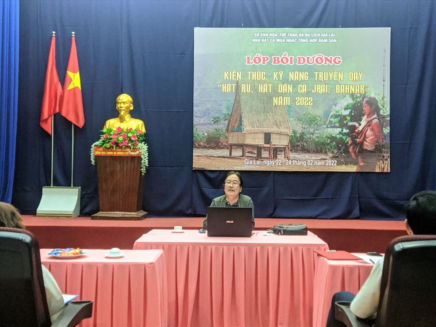 Lớp học được diễn ra theo hình thức trực tuyến