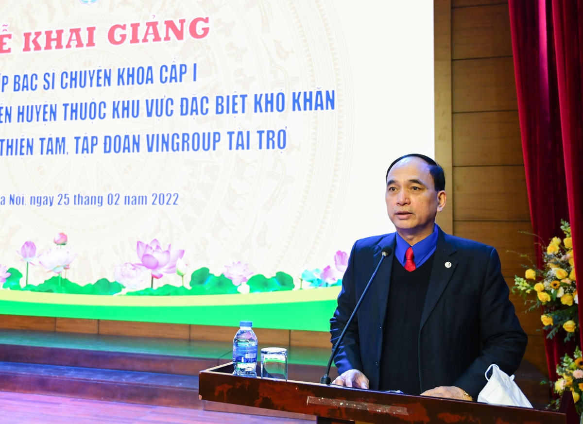 TS. Phạm Văn Tác, Phó Chủ tịch Hội đồng Y khoa quốc gia, Cục trưởng Cục Khoa học Công nghệ và Đào tạo, Giám đốc Dự án 585 phát biểu tại Lễ khai giảng TS. Phạm Văn Tác, Phó Chủ tịch Hội đồng Y khoa quốc gia, Cục trưởng Cục Khoa học Công nghệ và Đào tạo, Giám đốc Dự án 585 phát biểu tại Lễ khai giảng