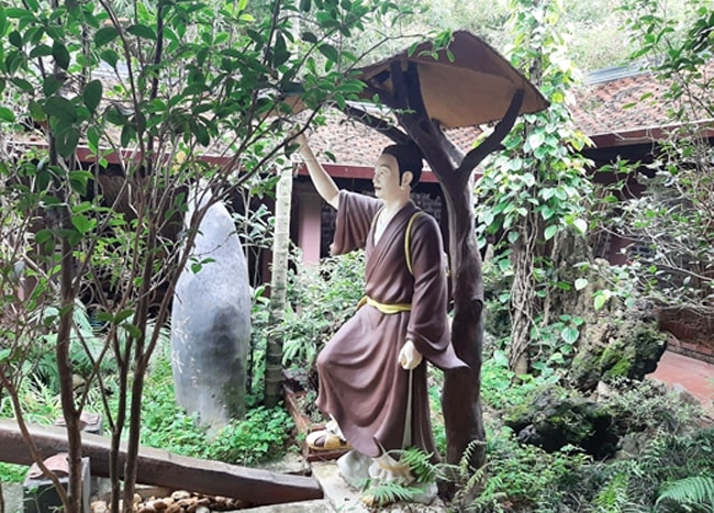 Các bức tượng bằng gốm được dựng lại tái hiện cuộc sống đời của các vị cao nhân đắc đạo Các bức tượng bằng gốm được dựng lại tái hiện cuộc sống đời của các vị cao nhân đắc đạo