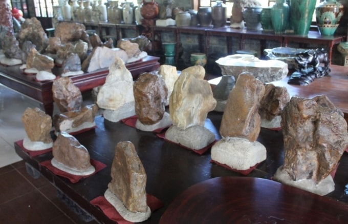 Những viên đá có nguồn gốc từ đá quý từ thiên nhiên, đá mã não, đá cây, Opal, gỗ hóa thạch… hầu hết có hình dạng tự nhiên Những viên đá có nguồn gốc từ đá quý từ thiên nhiên, đá mã não, đá cây, Opal, gỗ hóa thạch… hầu hết có hình dạng tự nhiên