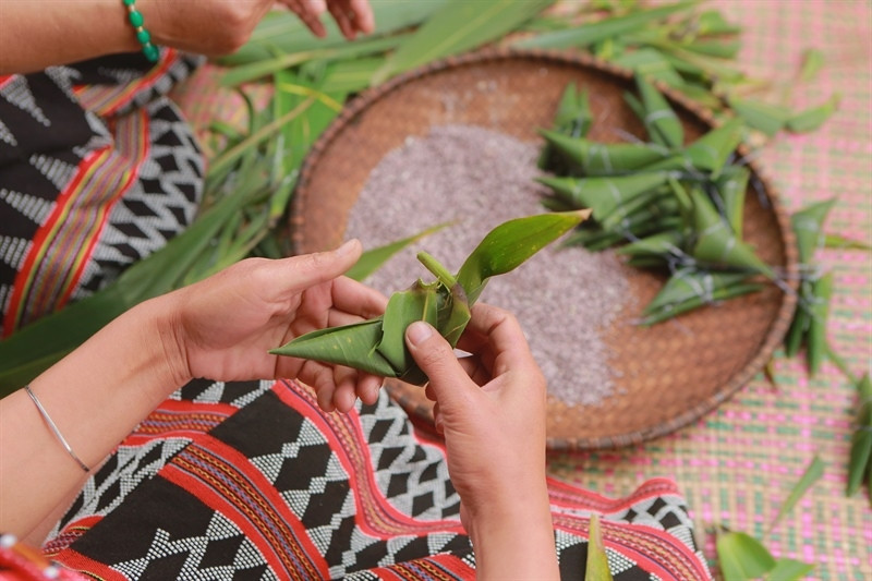 Bánh “tình yêu” của đồng bào Tà Ôi 6