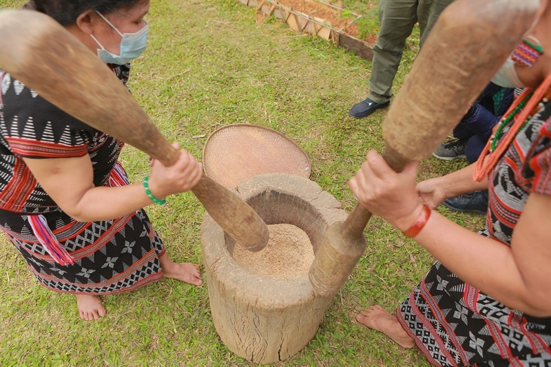 Bánh “tình yêu” của đồng bào Tà Ôi 2