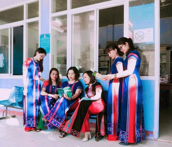 Nét đẹp áo dài thổ cẩm của phụ nữ Quảng Trị