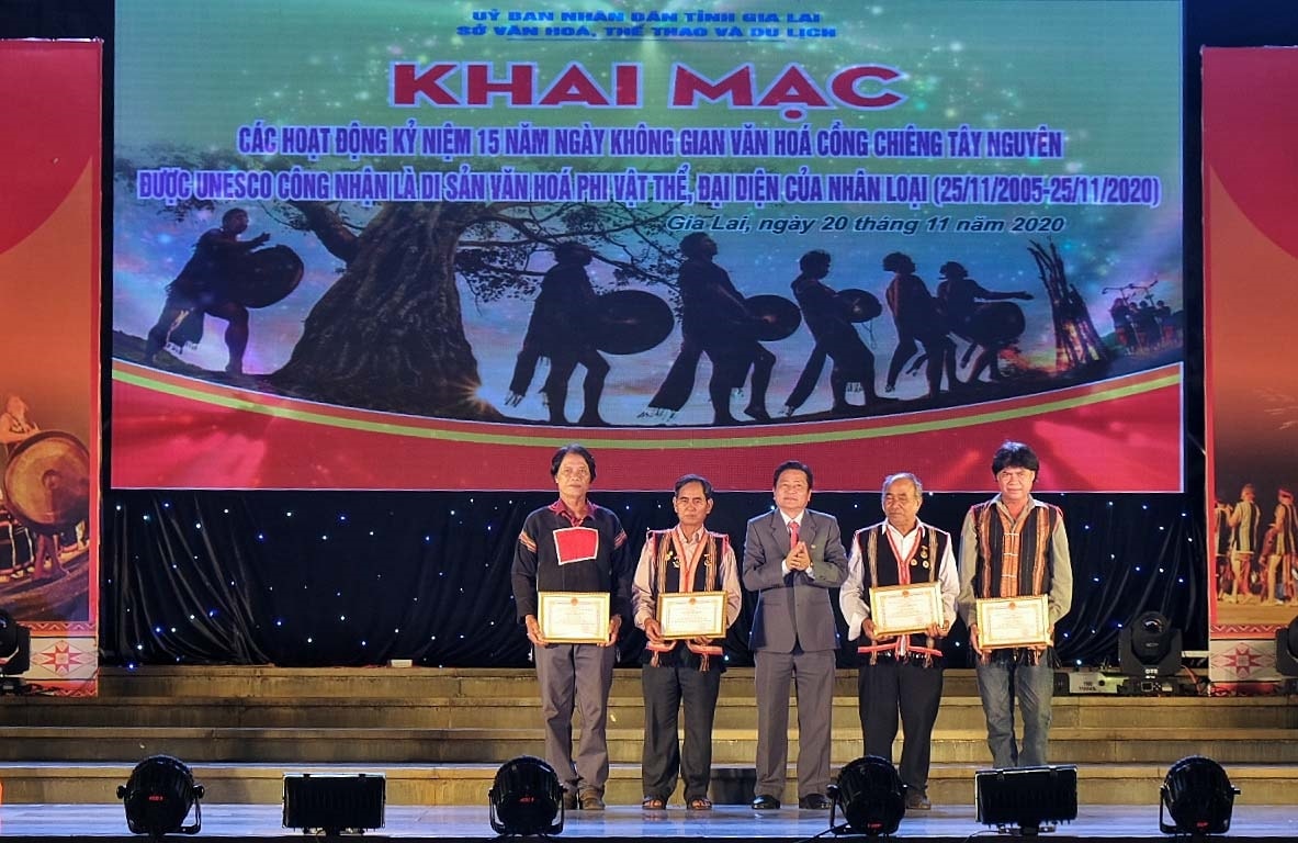 Chính sách đãi ngộ báu vật nhân văn sống là một trong những mục tiêu quan trọng của đề án. Ảnh: Hoàng Ngọc Chính sách đãi ngộ báu vật nhân văn sống là một trong những mục tiêu quan trọng của đề án. Ảnh: Hoàng Ngọc