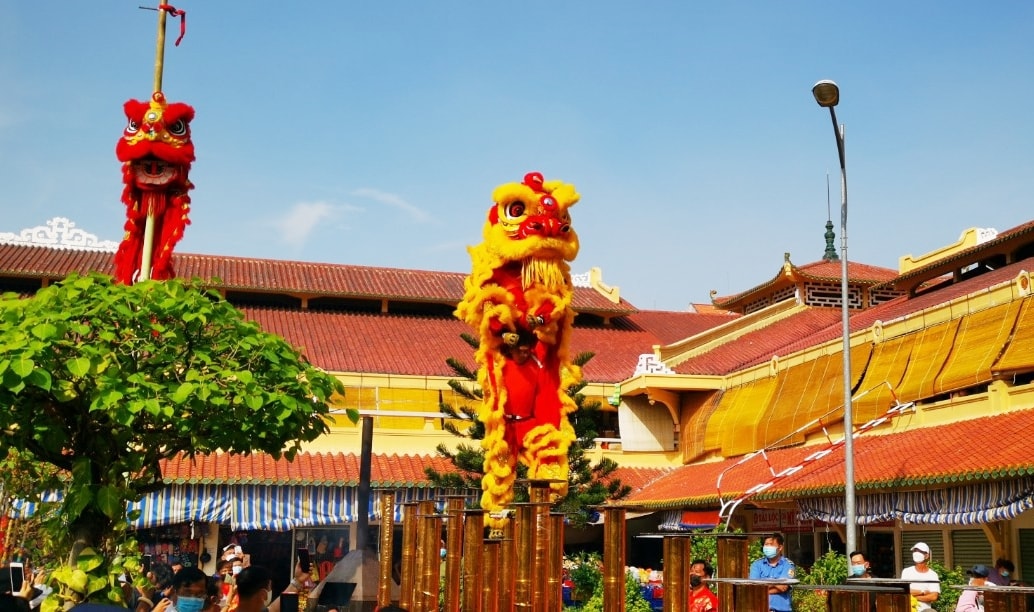 Một tiết mục biểu diễn trên Mai hoa thung làm nên tên tuổi đoàn lân Nhơn Nghĩa Đường