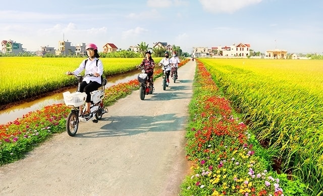 Một trong các nội dung của tiêu chí giao thông xã nông thôn mới nâng cao là tỷ lệ đường xã được bảo trì hàng năm, đảm bảo sáng - xanh - sạch - đẹp và có các hạng mục cần thiết.