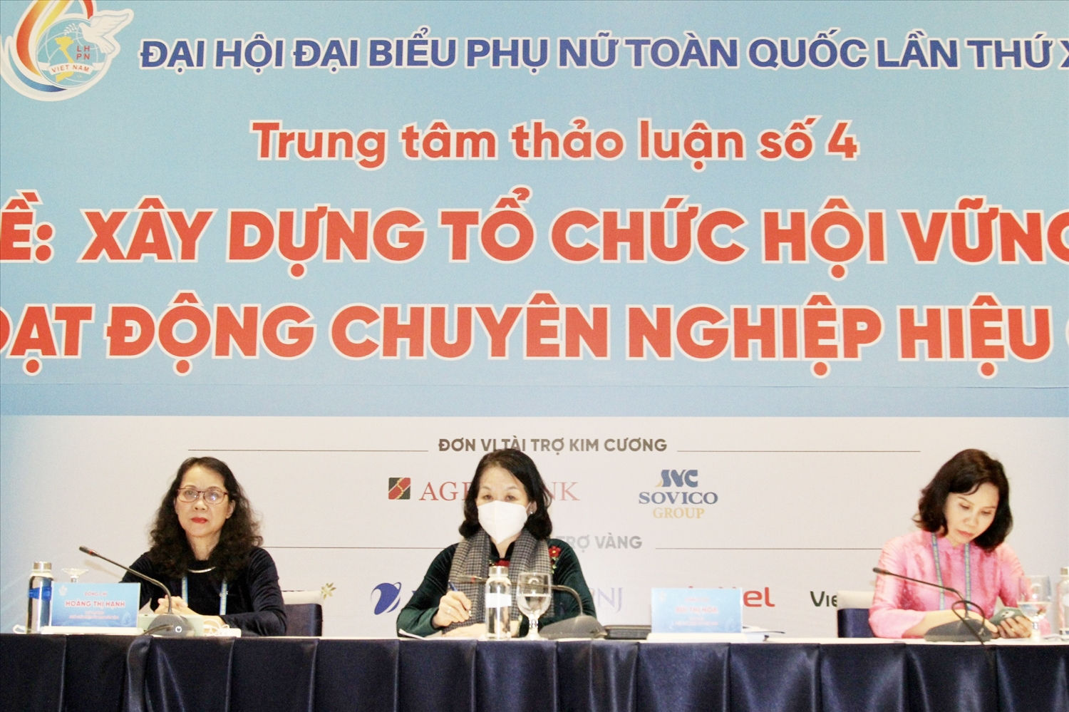 Các đồng chí điều hành Hội thảo “Xây dựng tổ chức Hội vững mạnh, hoạt động chuyên nghiệp hiệu quả”