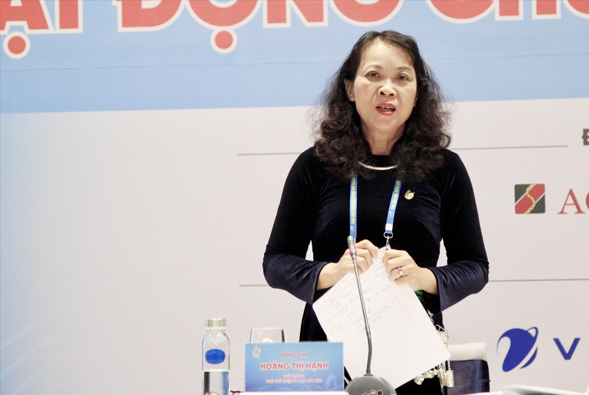 Thứ trưởng, Phó Chủ nhiệm Hoàng Thị Hạnh phát biểu tại Hội thảo