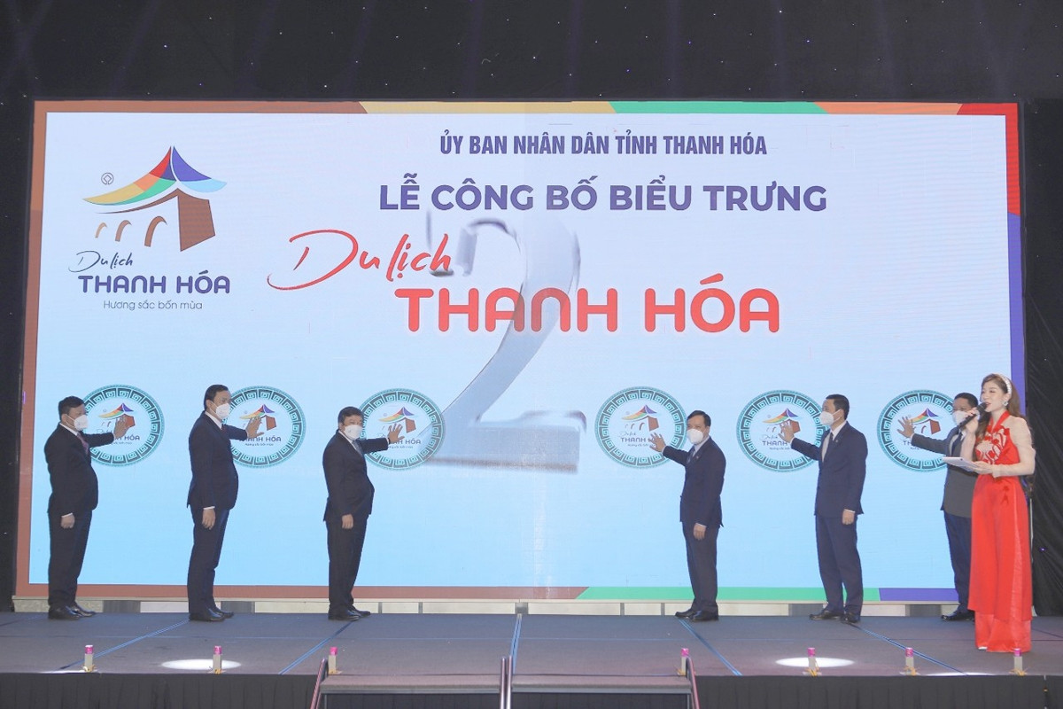 Lãnh đạo Trung ương, lãnh đạo tỉnh thực hiện nghi thức công bố biểu trưng du lịch Thanh Hóa với khẩu hiệu Du lịch Thanh Hóa - hương sắc bốn mùa