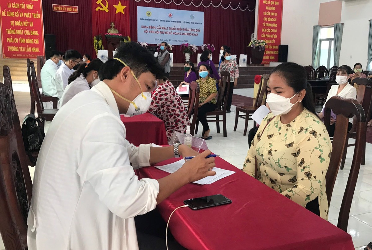 Chương trình tổ chức khám cho hơn 200 chị em phụ nữ thuộc các gia đình chính sách, hoàn cảnh khó khăn
