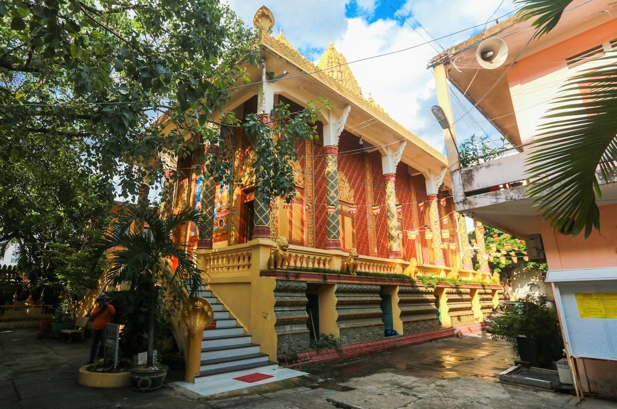 Toà chính điện phía bên trong chùa Candaransi