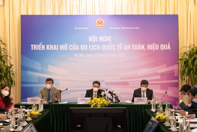 Phó Thủ tướng ghi nhận những ý kiến tâm huyết tại hội nghị nhằm đẩy mạnh quảng bá, thu hút khách du lịch quốc tế đến Việt Nam - Ảnh: VGP Phó Thủ tướng ghi nhận những ý kiến tâm huyết tại hội nghị nhằm đẩy mạnh quảng bá, thu hút khách du lịch quốc tế đến Việt Nam - Ảnh: VGP