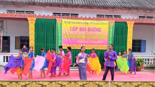 Aday là loại hình nghệ thuật hát đối đáp của dân tộc Khmer (Ảnh: Đình Thương) Aday là loại hình nghệ thuật hát đối đáp của dân tộc Khmer (Ảnh: Đình Thương)