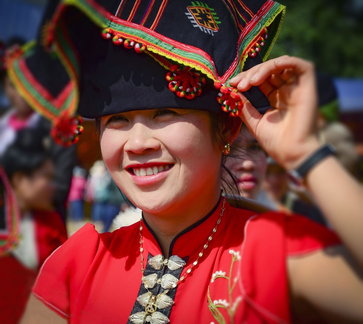 Khăn piêu vật bất ly thân của phụ nữ thái (ảnh: Vũ Lợi)