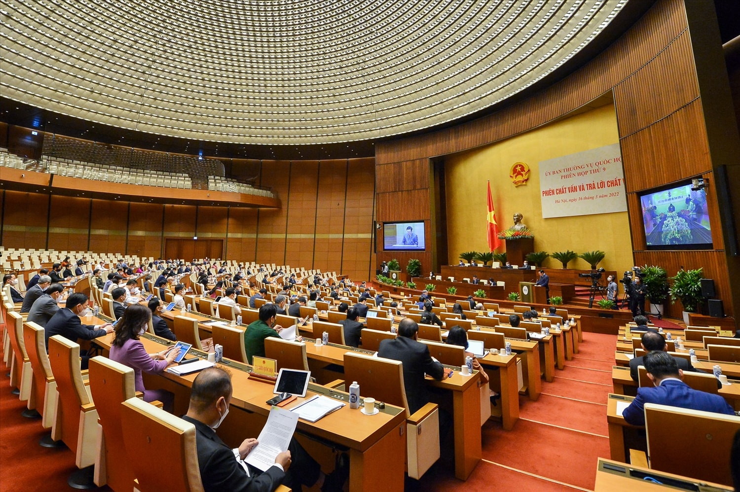 Phiên chất vấn các thành viên Chính phủ đầu tiên của UBTV Quốc hội khóa XV
