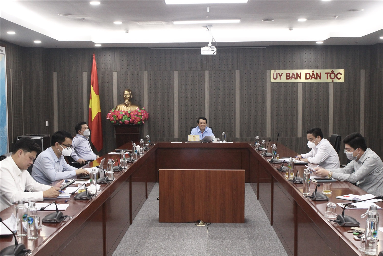 Bộ trưởng, Chủ nhiệm Uỷ ban Dân tộc Hầu A Lềnh chủ trì cuộc họp