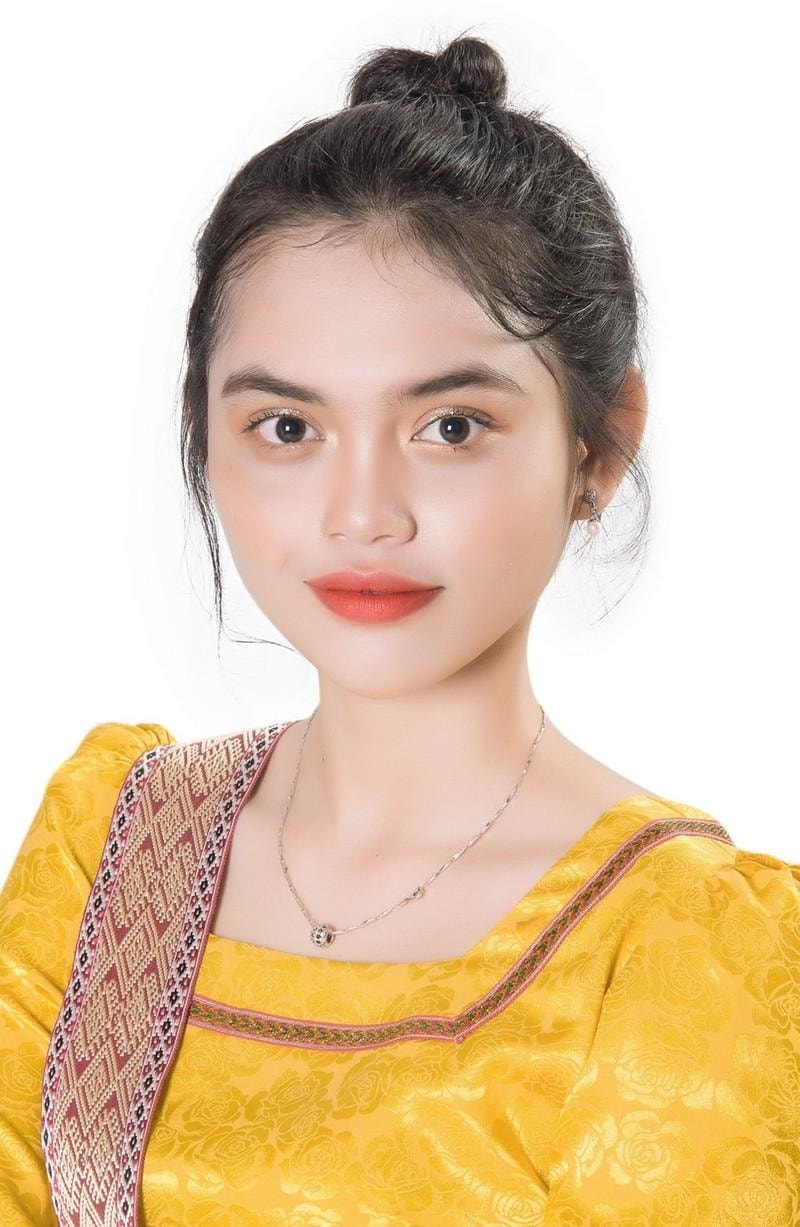 Nữ sinh Đàng Vương Huyền Trân Nữ sinh Đàng Vương Huyền Trân, dân tộc Chăm (Ninh Thuận)