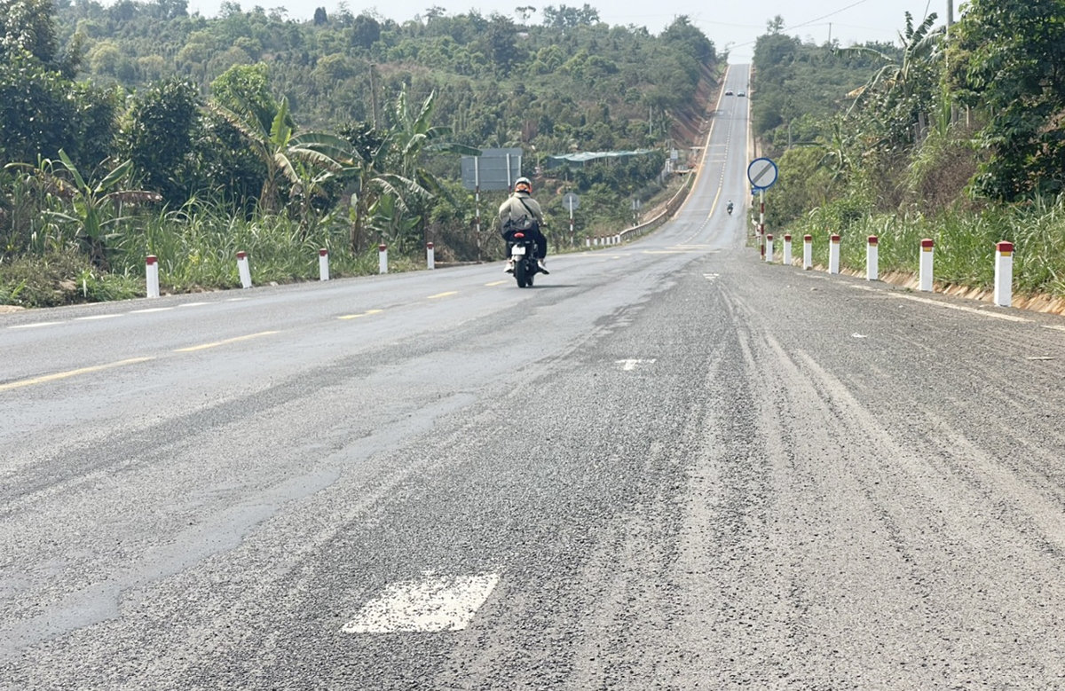 Đường tránh phía Tây thị xã Buôn Hồ mới đưa vào khai thác sử dụng hơn 2 năm đã có dấu hiệu xuống cấp