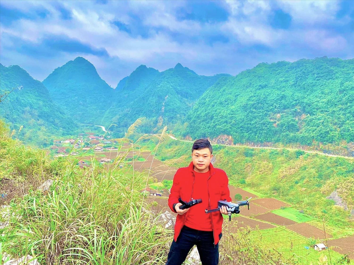 Nhà thơ trẻ Ngô Bá Hòa đi tìm cảm hứng sáng tác tại vùng cao