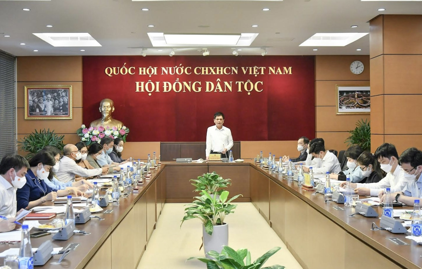 Quang cảnh phiên họp