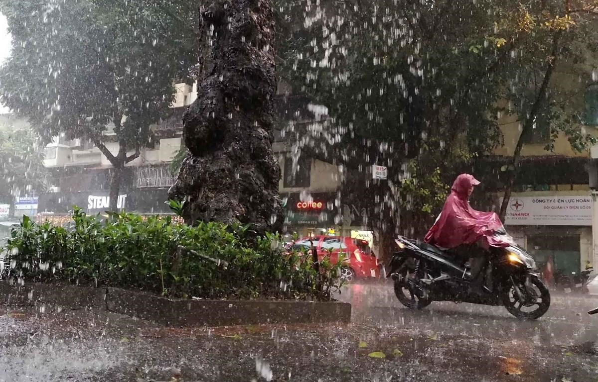 Chiều tối và đêm 26/3 đến ngày 27/3, Bắc Bộ có mưa rào và dông, cục bộ có mưa vừa, mưa to.