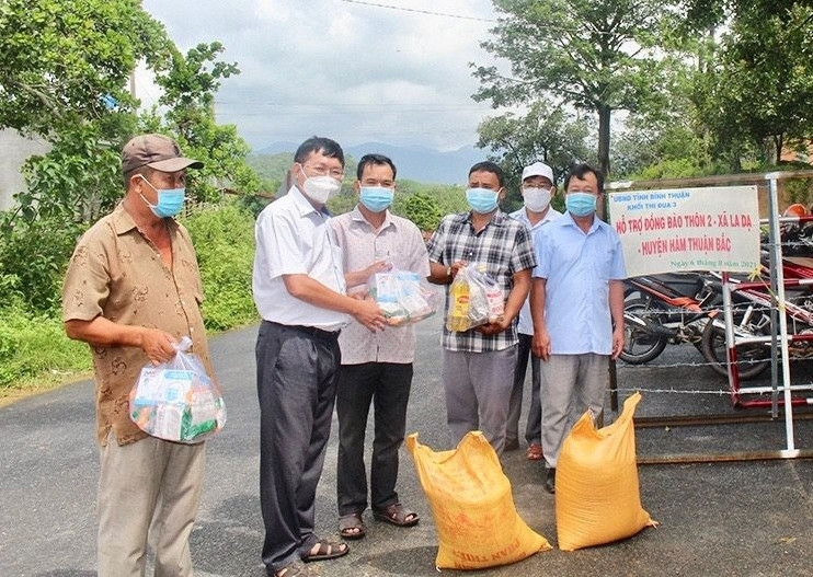 Ban Dân tộc tỉnh hỗ trợ đồng bào DTTS xã La Dạ, huyện Hàm Thuận Bắc Ban Dân tộc tỉnh hỗ trợ đồng bào DTTS xã La Dạ, huyện Hàm Thuận Bắc