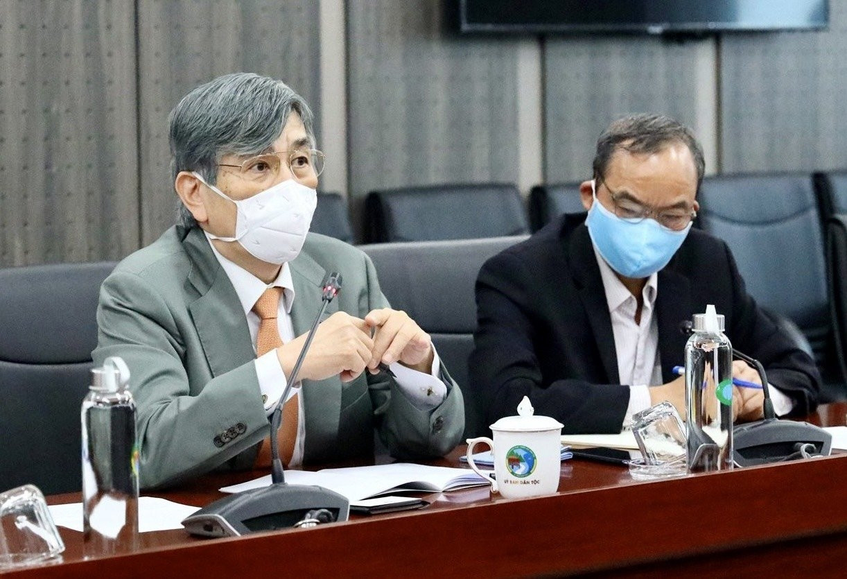 Ông Ayumi Konishi (bên trái): “Tôi cũng đã đi nhiều nơi và hỗ trợ nhiều quốc gia, nhưng trái tim vẫn luôn hướng về Việt Nam