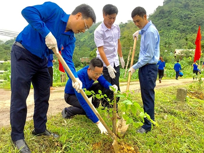 Đoàn Thanh niên cơ quan UBDT chung tay bảo vệ môi trường Đoàn Thanh niên cơ quan UBDT chung tay bảo vệ môi trường