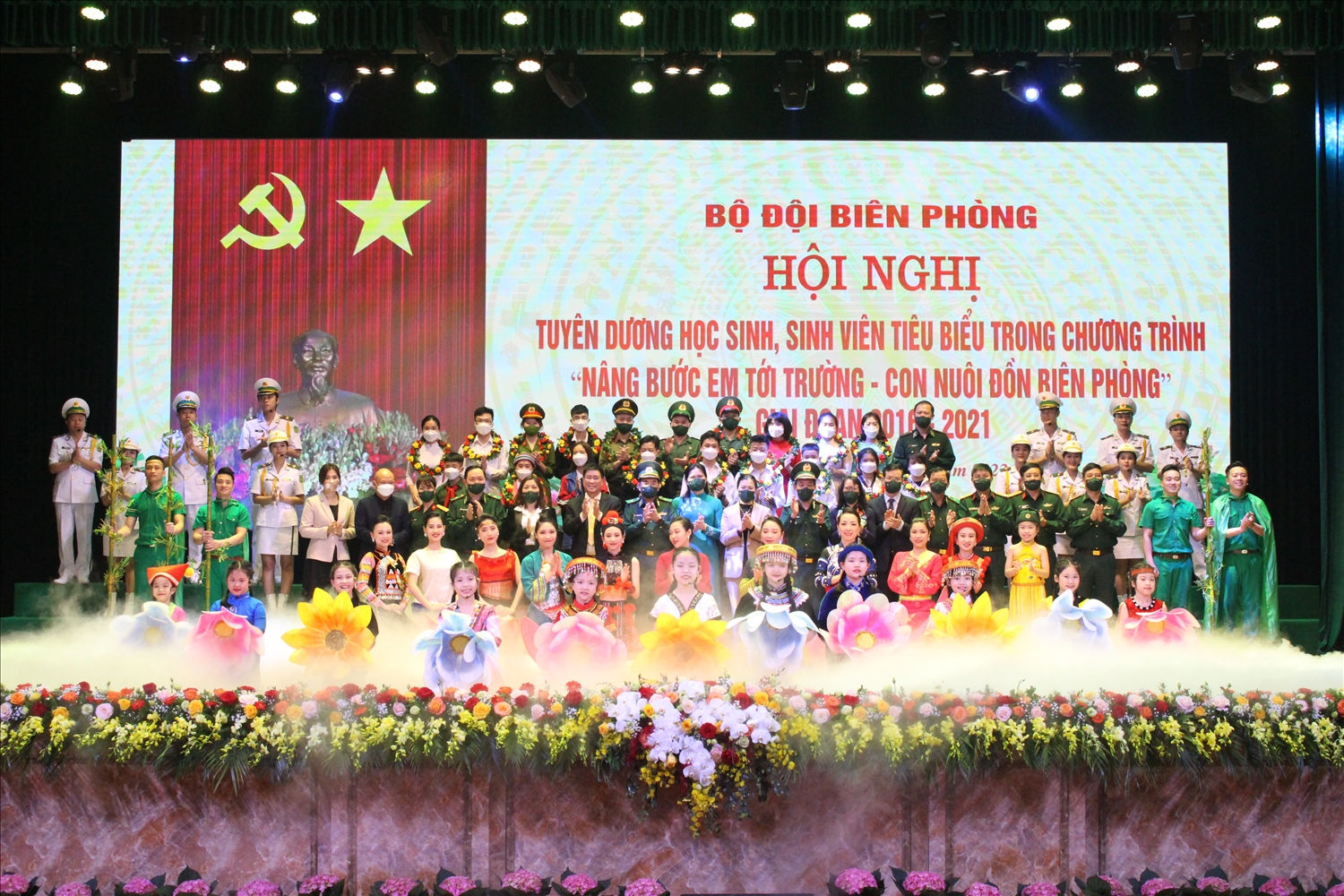 Tiết mục văn nghệ chào mừng thành công của Chương trình