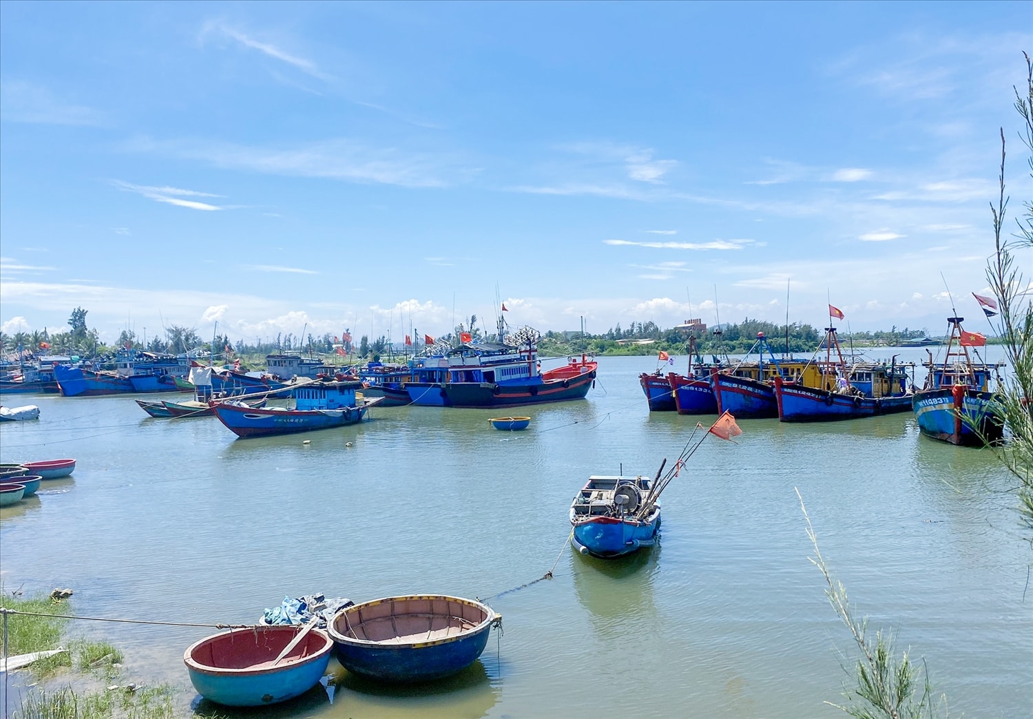 Tàu thuyền vào nơi đảm bảo an toàn Tàu thuyền vào nơi đảm bảo an toàn