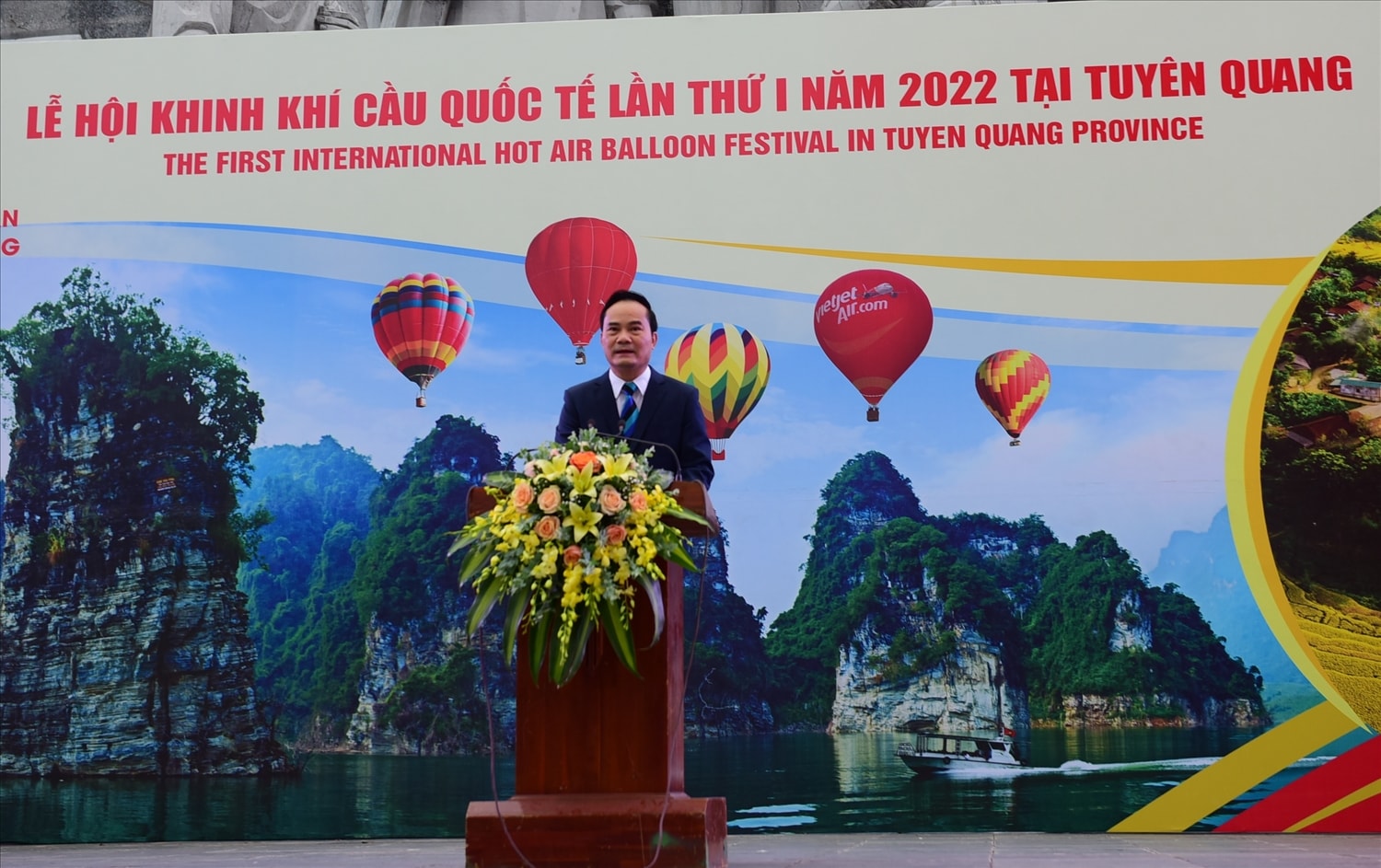 Phó Chủ tịch UBND tỉnh Hoàng Việt Phương phát biểu khai mạc. Ảnh: Quang Hòa