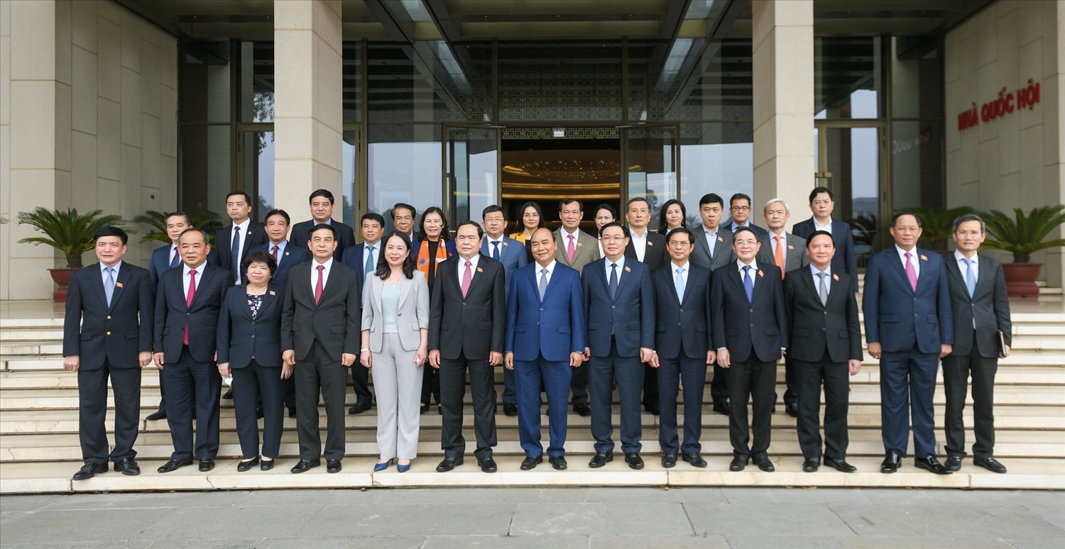 Chủ tịch nước Nguyễn Xuân Phúc và Chủ tịch Quốc hội Vương Đình Huệ cùng các đại biểu dự hội nghị
