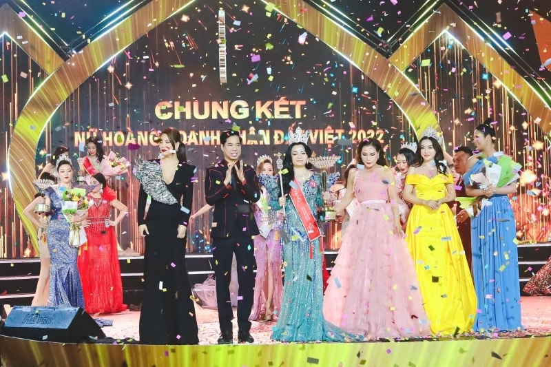 Doanh nhân Nguyễn Thị Thanh Thúy – SBD 111 trở thành chủ nhân của chiếc vương miện cao quý “Nữ hoàng doanh nhân đất Việt 2022” Doanh nhân Nguyễn Thị Thanh Thúy – SBD 111 trở thành chủ nhân của chiếc vương miện cao quý “Nữ hoàng doanh nhân đất Việt 2022”