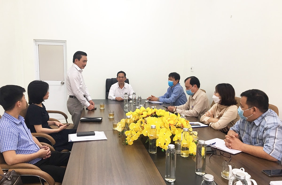 Tổng Biên tập Báo Dân tộc và Phát triển Lê Công Bình phát biểu tại buổi làm việc Tổng Biên tập Báo Dân tộc và Phát triển Lê Công Bình phát biểu tại buổi làm việc