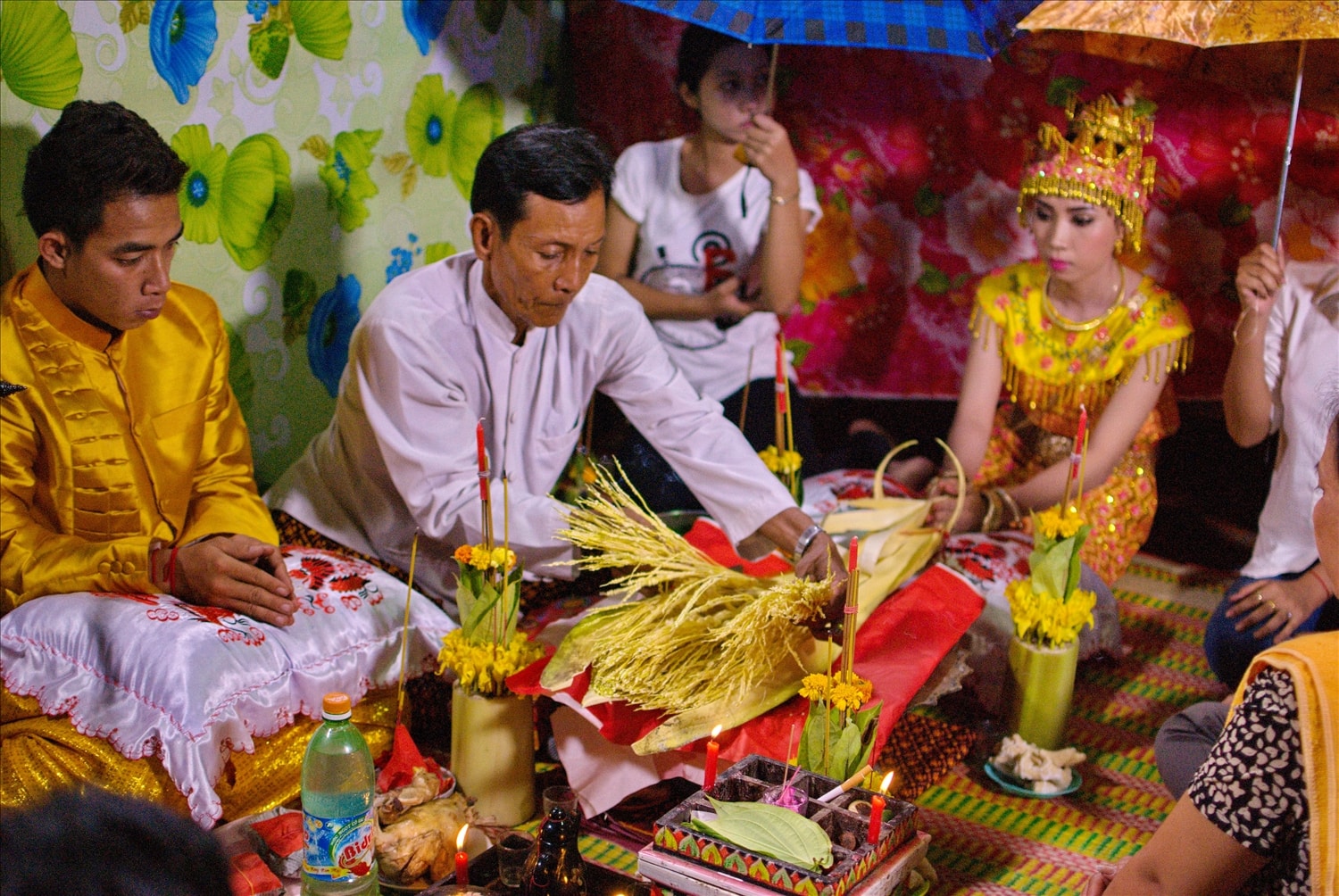 Nghi lễ cắt hoa cau là một lễ thức trang nghiêm 