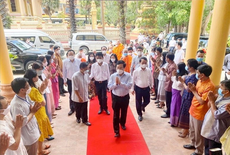 Đoàn công tác do Ủy viên Bộ Chính trị, Phó Thủ tướng Thường trực Chính phủ Phạm Bình Minh dẫn đầu đến thăm, chúc Tết tại Hội Đoàn kết sư sãi yêu nước tỉnh Sóc Trăng và Trường Bổ túc văn hóa Pali Trung cấp Nam bộ