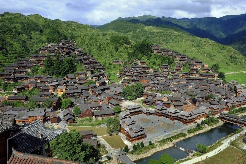 Làng Miêu ở gần khu vực Phượng Hoàng Cổ Trấn