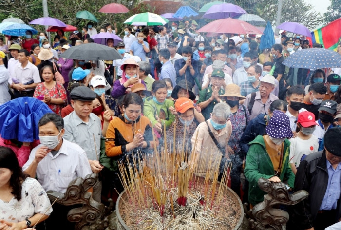 Đông đảo nhân dân dâng hương tưởng niệm Tổ Mẫu Âu Cơ