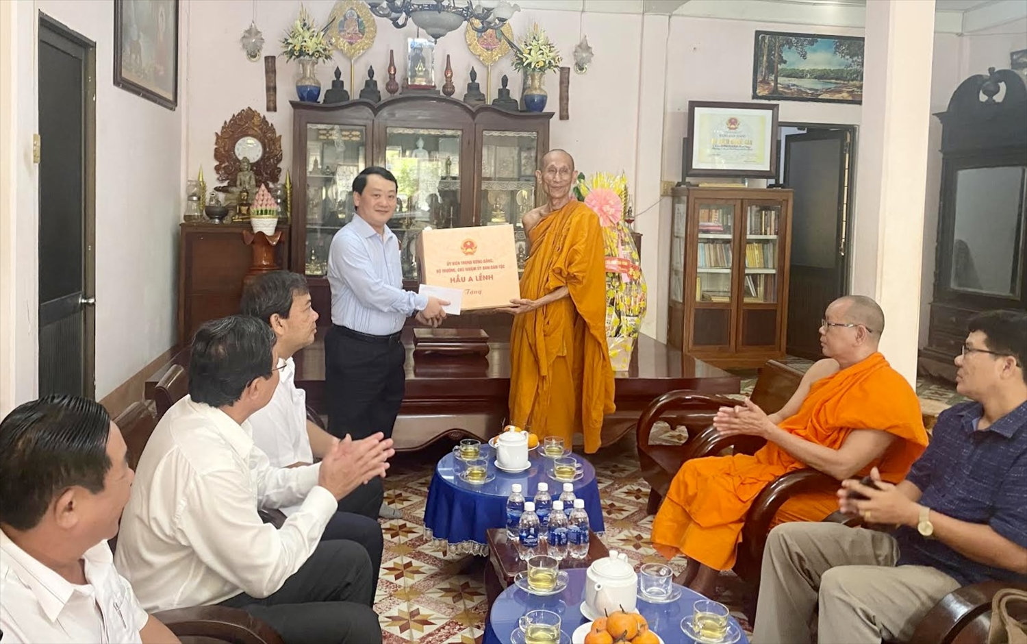 Bộ trưởng, Chủ nhiệm Ủy ban Dân tộc Hầu A Lềnh thăm, tặng quà, chúc Tết Hội Đoàn kết sư sãi yêu nước tỉnh Trà Vinh