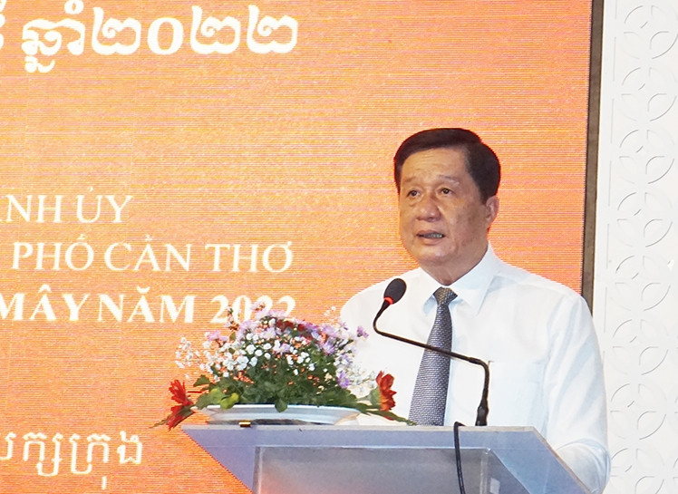 Phó Bí thư Thường trực, Chủ tịch HĐND TP. Cần Thơ Phạm Văn Hiểu đọc Thư chúc Tết của Thủ tướng Chính phủ 