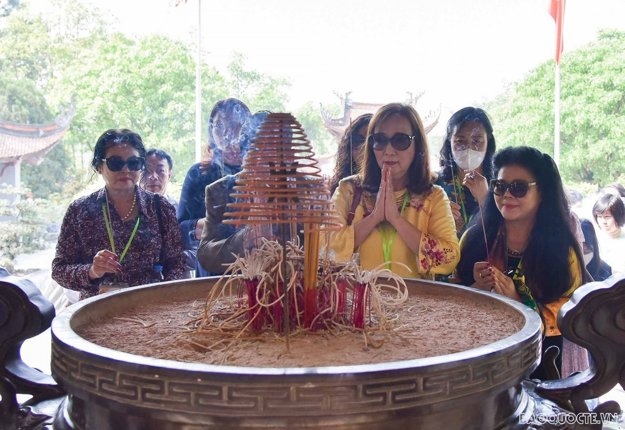 Tấm lòng kiều bào hướng về cội nguồn dân tộc 1