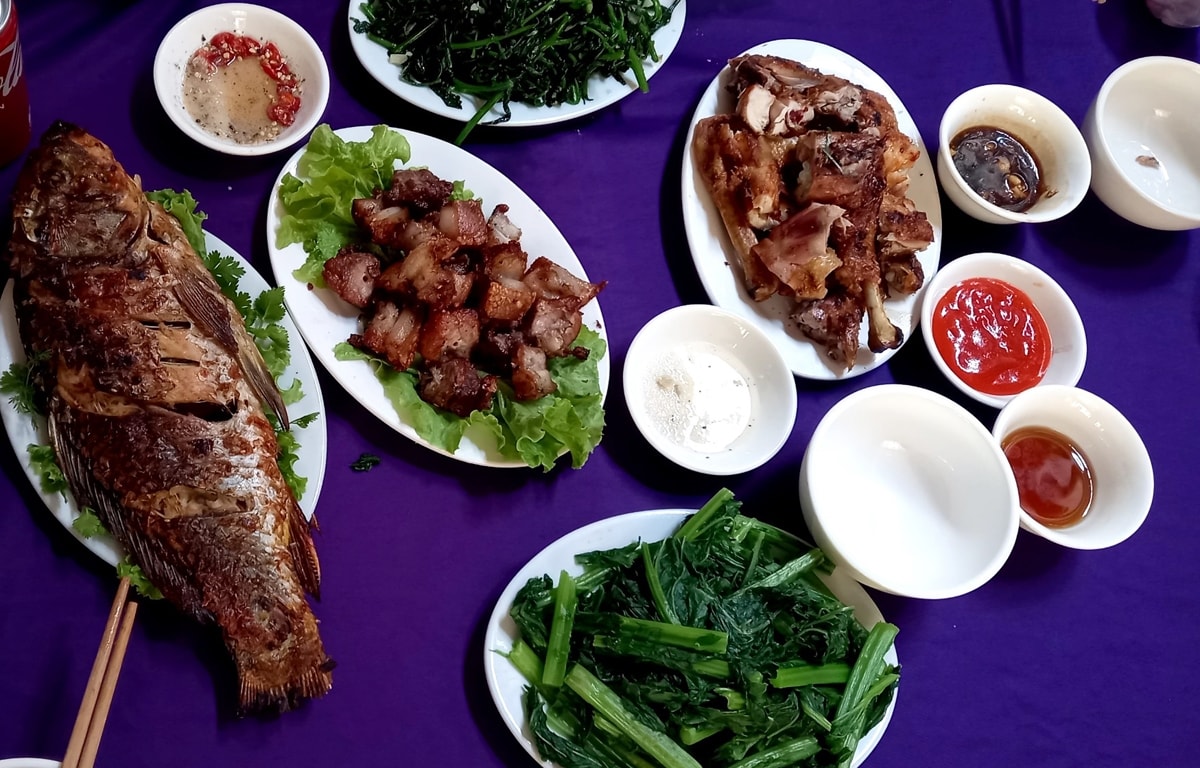 Nhiều món ăn dân tộc hấp dẫn du khách