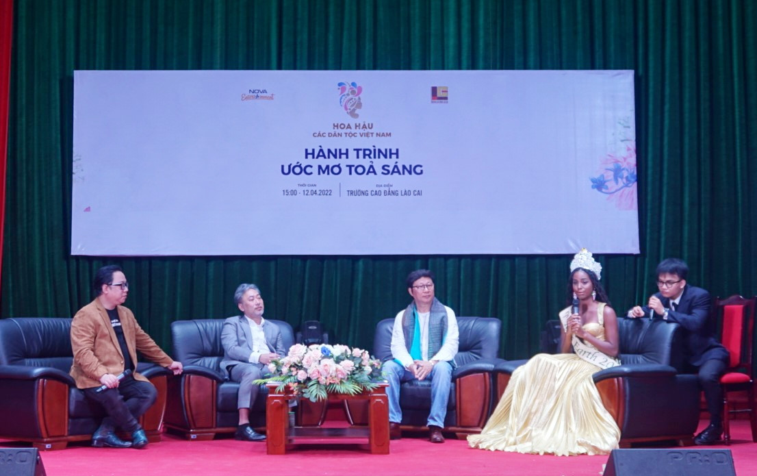 Hoa hậu Trái đất 2021- Destiny Evelyn Wagner chia sẻ những kinh nghiệm với học sinh, sinh viên trong các cuộc thi sắc đẹp