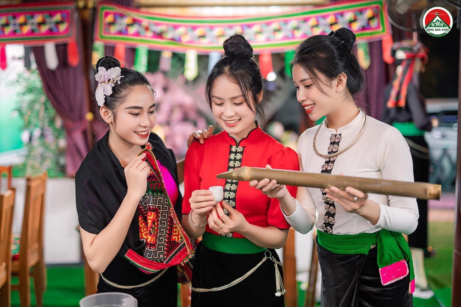 Trang phục cách tân cần thể hiện sự tươi mới, phù hợp với cuộc sống hiện đại, nhưng cũng cần đảm bảo nét đặc trưng truyền thống (Ảnh Hà Trung)