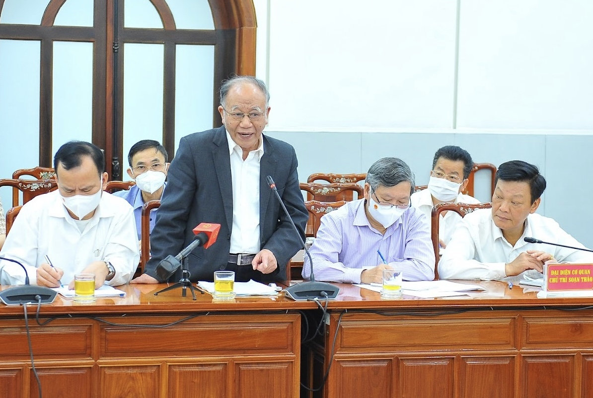 GS. Hoàng Chí Bảo, nguyên chuyên gia cao cấp Hội đồng Lý luận Trung ương phát biểu tại Hội nghị