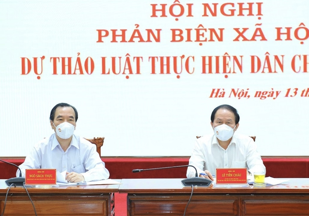 Phó Chủ tịch Ủy ban Trung ương MTTQ Việt Nam Lê Tiến Châu và Phó Chủ tịch Ủy ban Trung ương MTTQ Việt Nam Ngô Sách Thực đồng chủ trì Hội nghị
