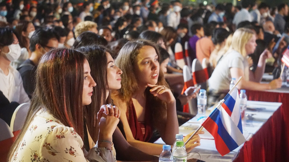 Lễ khai mạc thu hút đông đảo du khách trong và ngoài nước tới động viên, cổ vũ và trải nghiệm